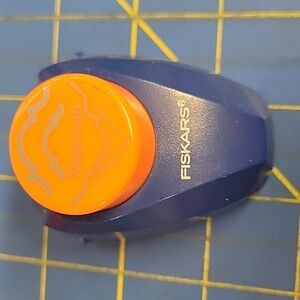 Fiskars Paper Punch Victoria